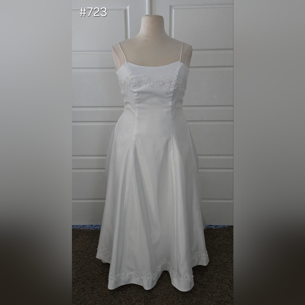Simple White Satin Sleeveless Ballgown Wedding Dress